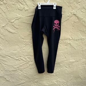 Lululemon skull and cross bone